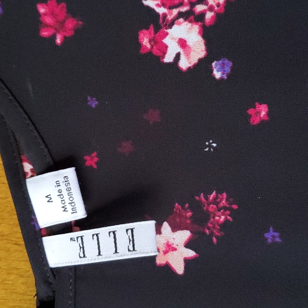 ELLE size M top - Picture 2 of 4